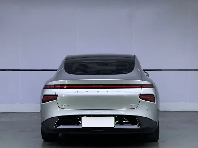 Xpeng P7 — Фото автомобиля 5