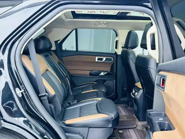 Ford Explorer — Фото автомобиля 18