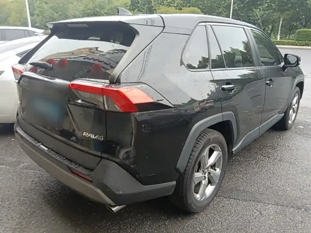 Toyota RAV4 — Фото автомобиля 6