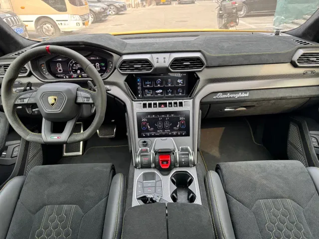 Lamborghini Urus — Фото автомобиля 13