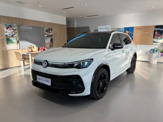 Фотография автомобиля — Volkswagen Tiguan L