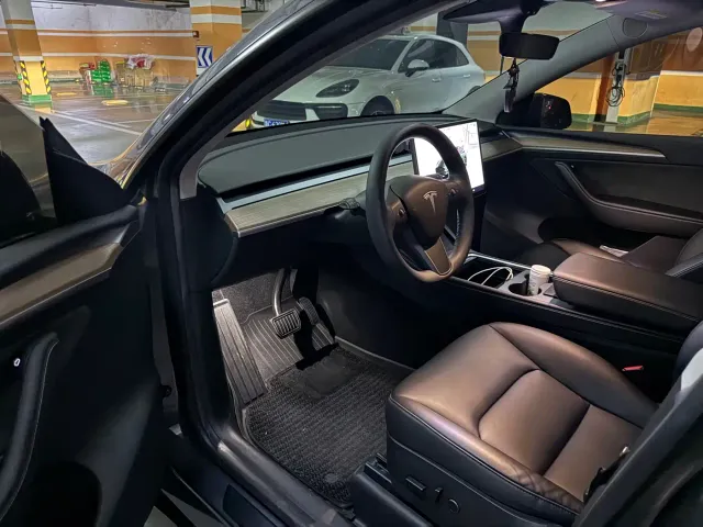 Tesla Model Y — Фото автомобиля 4
