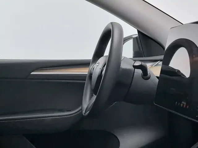 Tesla Model Y — Фото автомобиля 22
