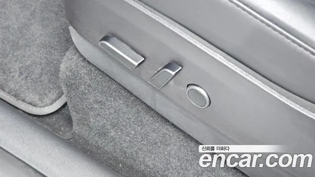 Tesla Model Y — Фото автомобиля 29