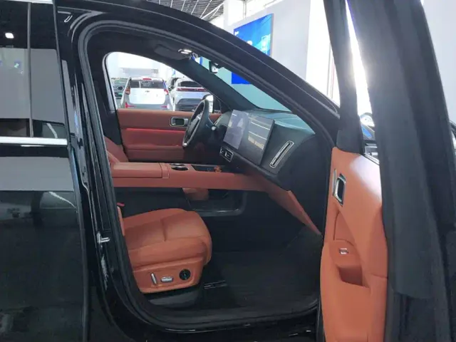 Li Auto L6 — Фото автомобиля 8