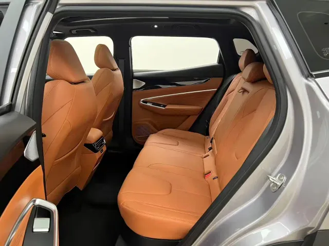 Geely Boyue — Фото автомобиля 9