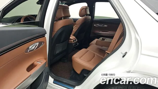 Genesis GV70 2.5T Бензин 2WD — Фото автомобиля 21