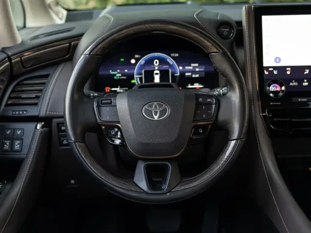 Toyota Alphard — Фото автомобиля 12