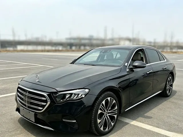 Фотография автомобиля — Mercedes-Benz E-Class
