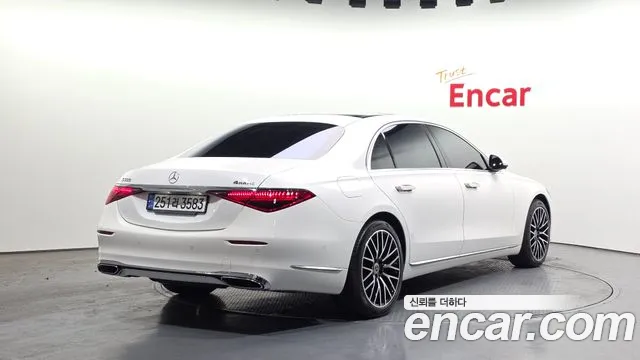 Mercedes-Benz S-Class — Фото автомобиля 2