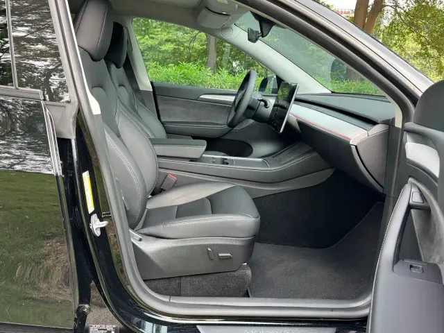 Tesla Model Y — Фото автомобиля 10