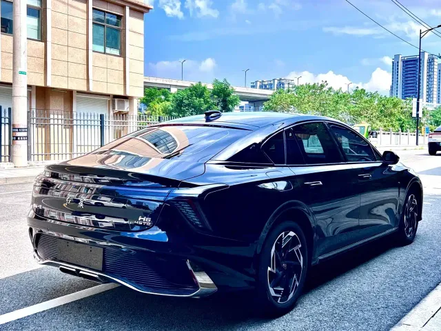 Hongqi H6 — Фото автомобиля 14