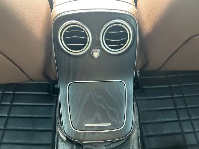 Mercedes-Benz E-Class — Фото автомобиля 11
