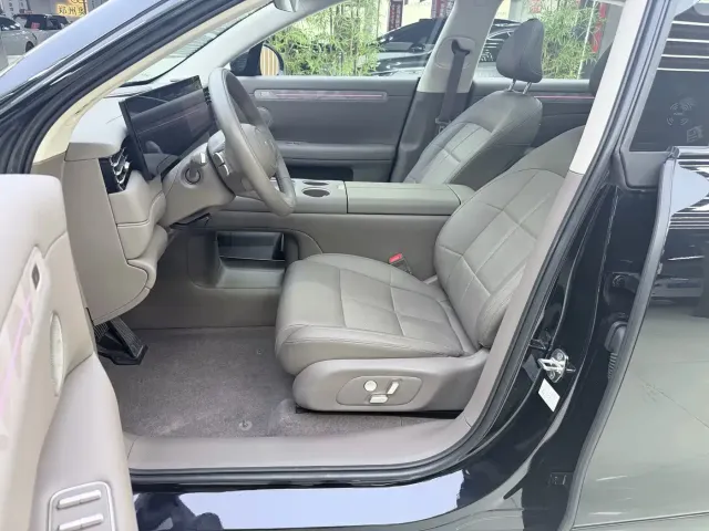 IM Motors IM LS6 2025 Extended Range Base — Фото автомобиля 13