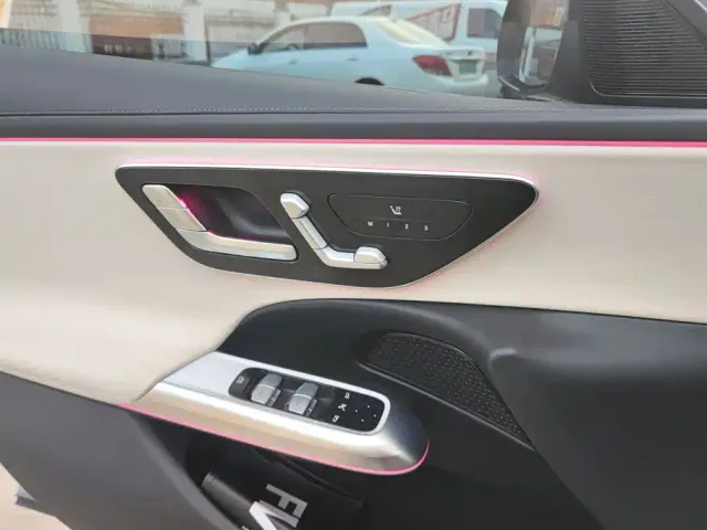 Mercedes-Benz E-Class — Фото автомобиля 6