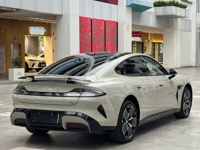Xiaomi SU7 — Фото автомобиля 11