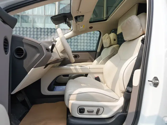 Li Auto i8 — Фото автомобиля 13