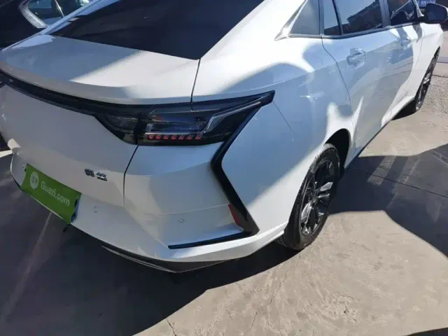 Dongfeng Yixuan — Фото автомобиля 7