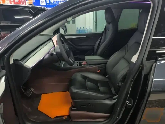 Tesla Model Y — Фото автомобиля 14