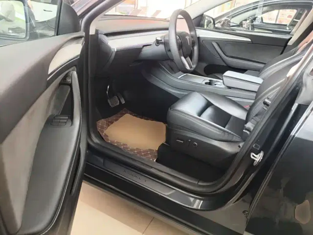 Tesla Model Y — Фото автомобиля 15