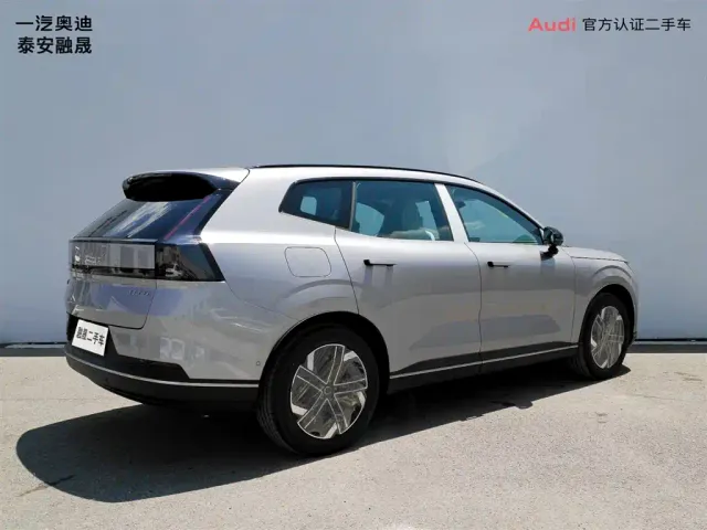 Volvo XC70 Plug-in Hybrid — Фото автомобиля 5