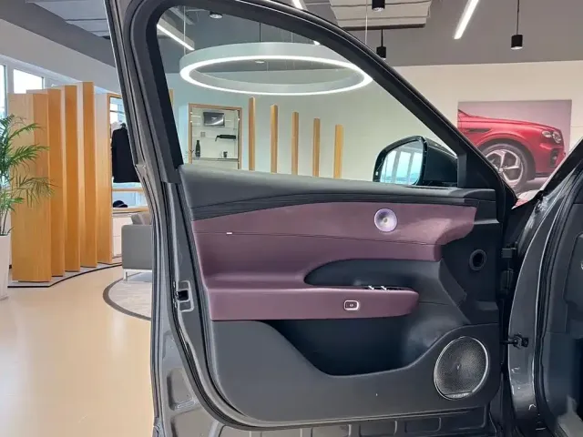 Voyah FREE — Фото автомобиля 7