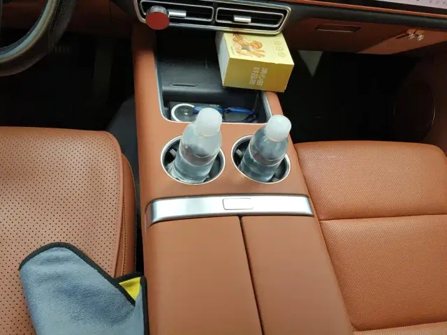 Li Auto L8 — Фото автомобиля 16