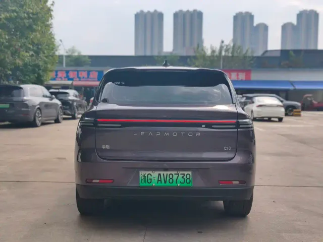 Leapmotor C10 — Фото автомобиля 6