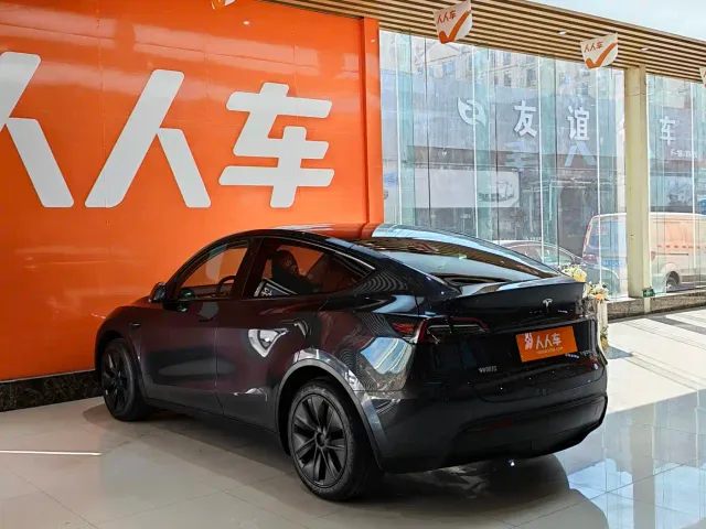 Tesla Model Y — Фото автомобиля 6