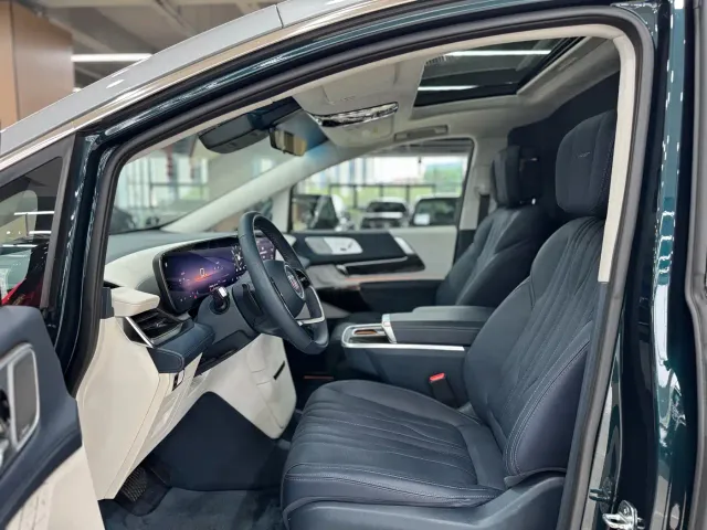 Buick Century 2023 2.0T 4-Seat Private Edition — Фото автомобиля 6