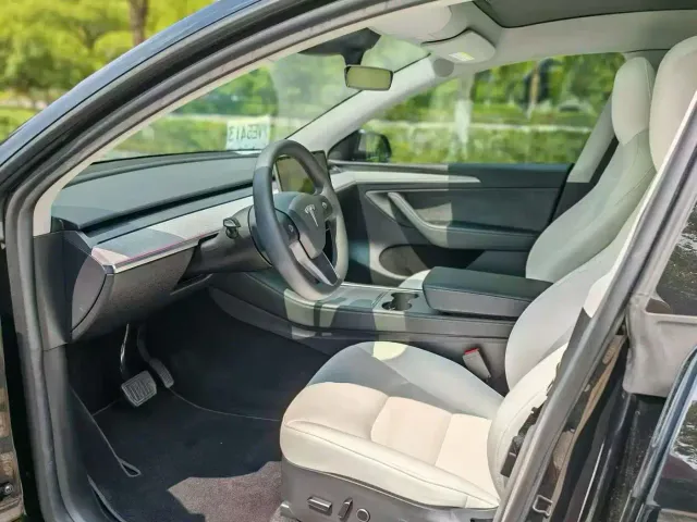 Tesla Model Y — Фото автомобиля 8