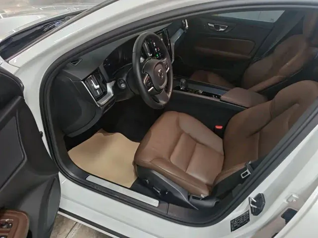 Volvo S60 — Фото автомобиля 15