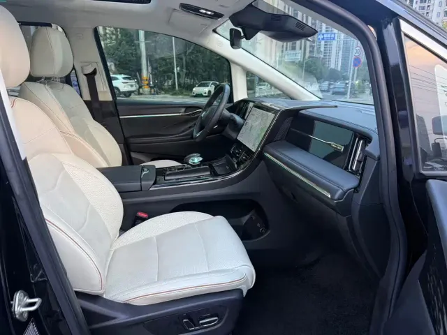 GAC Trumpchi E9 — Фото автомобиля 10