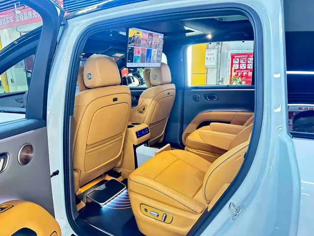 Li Auto i8 — Фото автомобиля 8