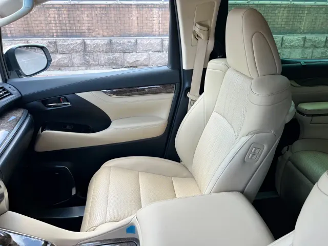 Toyota Vellfire — Фото автомобиля 10