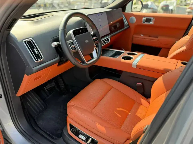 Li Auto L8 — Фото автомобиля 7