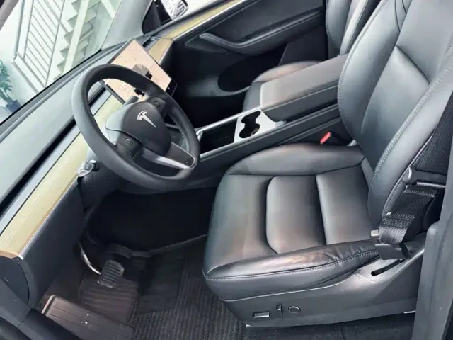Tesla Model Y — Фото автомобиля 12