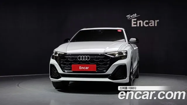 Audi Q8 55 TFSI quattro Premium — Фото автомобиля 3