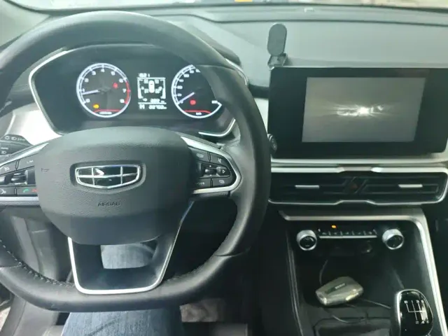 Geely Binyue — Фото автомобиля 12