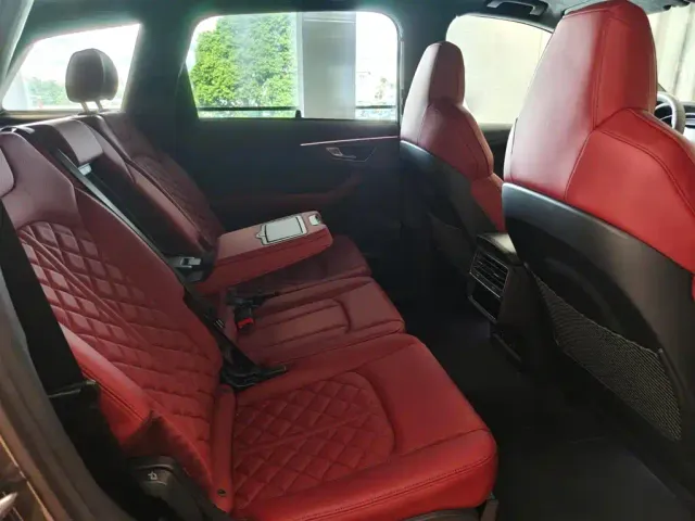 Audi SQ7 — Фото автомобиля 12