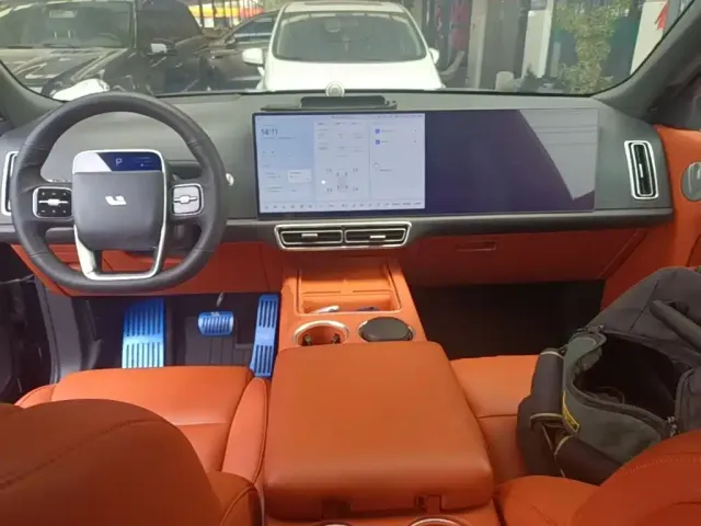 Li Auto L9 — Фото автомобиля 9