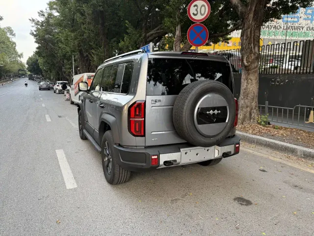 BYD FangChengBao Leopard 5 — Фото автомобиля 8
