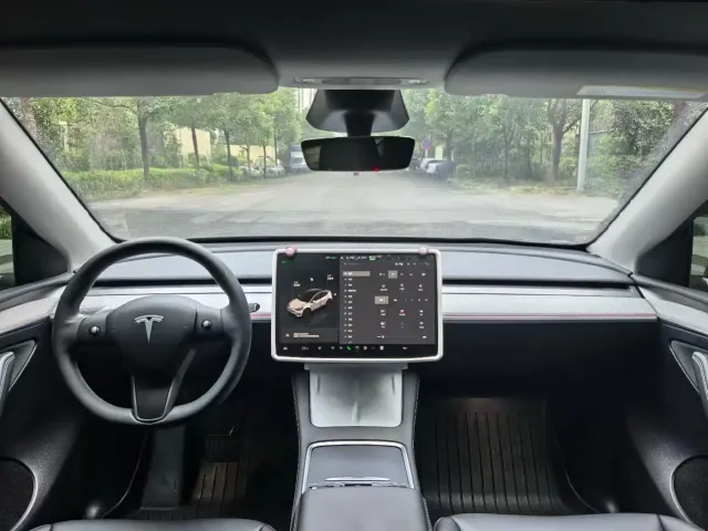 Tesla Model Y — Фото автомобиля 5