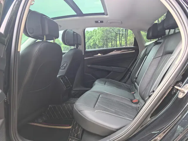 Volkswagen Passat — Фото автомобиля 13
