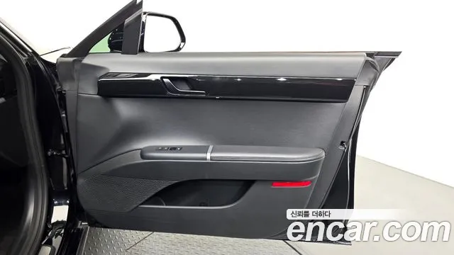 Hyundai Grandeur Grandeur (GN7) 2.5 Бензин 2WD — Фото автомобиля 24