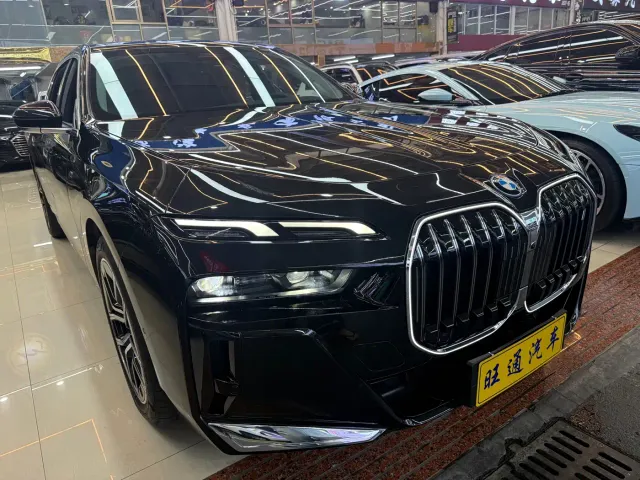 BMW i7 — Фото автомобиля 3