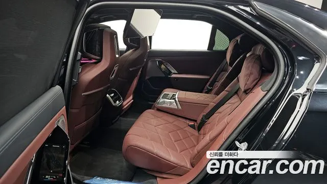 BMW 7-Series 7 серия (G70) 740i xDrive M Sport — Фото автомобиля 10