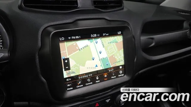 Jeep Renegade — Фото автомобиля 13