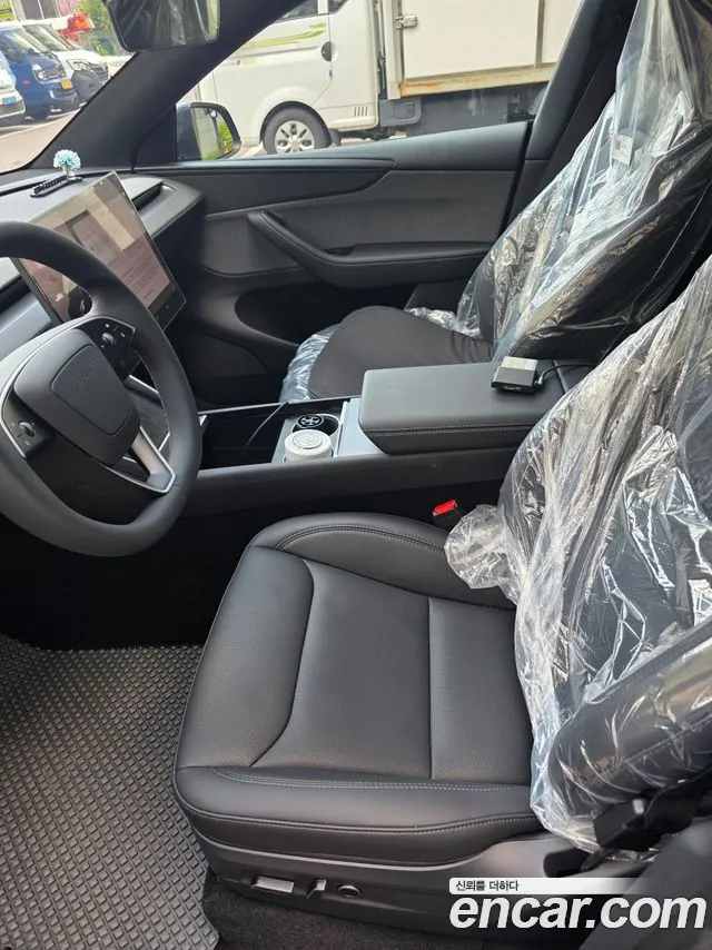 Tesla Model Y — Фото автомобиля 12