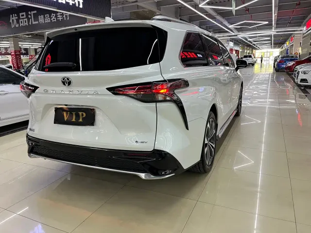 Toyota Granvia — Фото автомобиля 18
